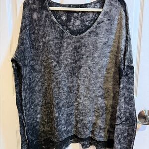 Women's Black and Gray Knit Top